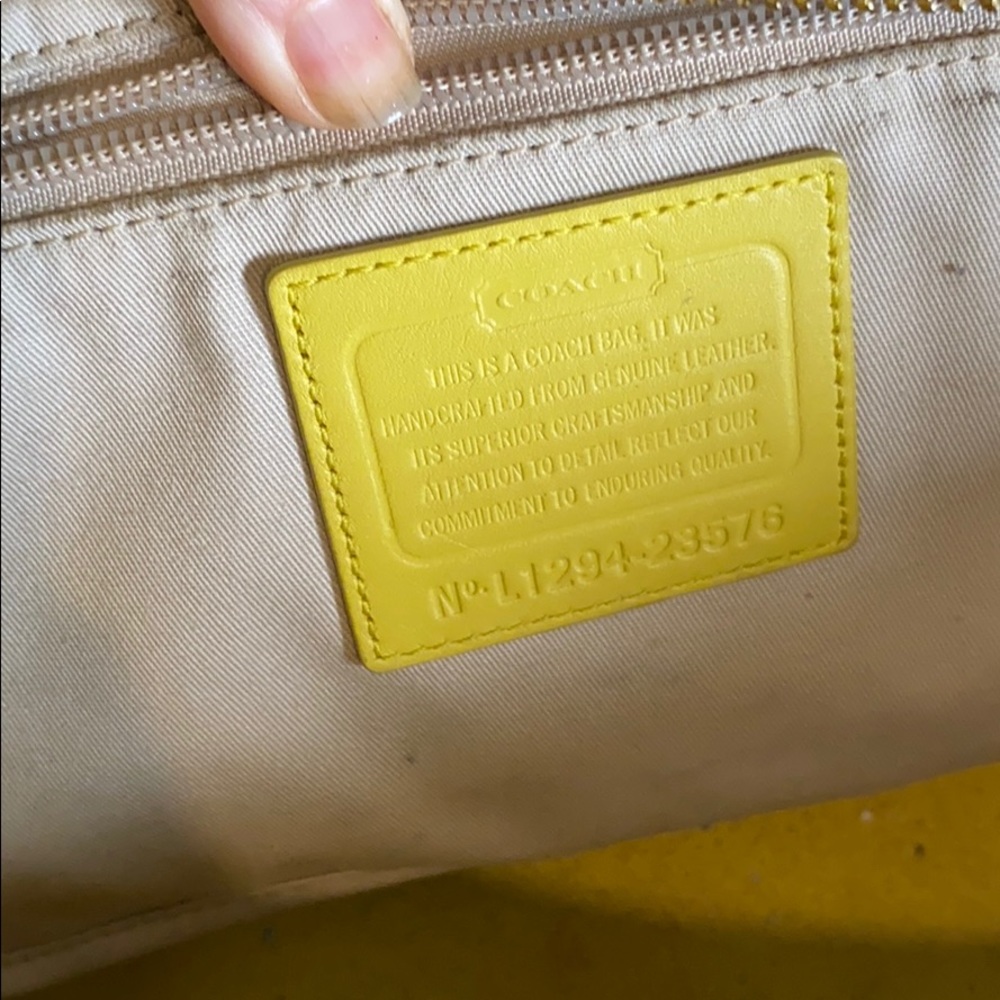 Great Color Coach Shoulder Bag - Picture 11 of 13